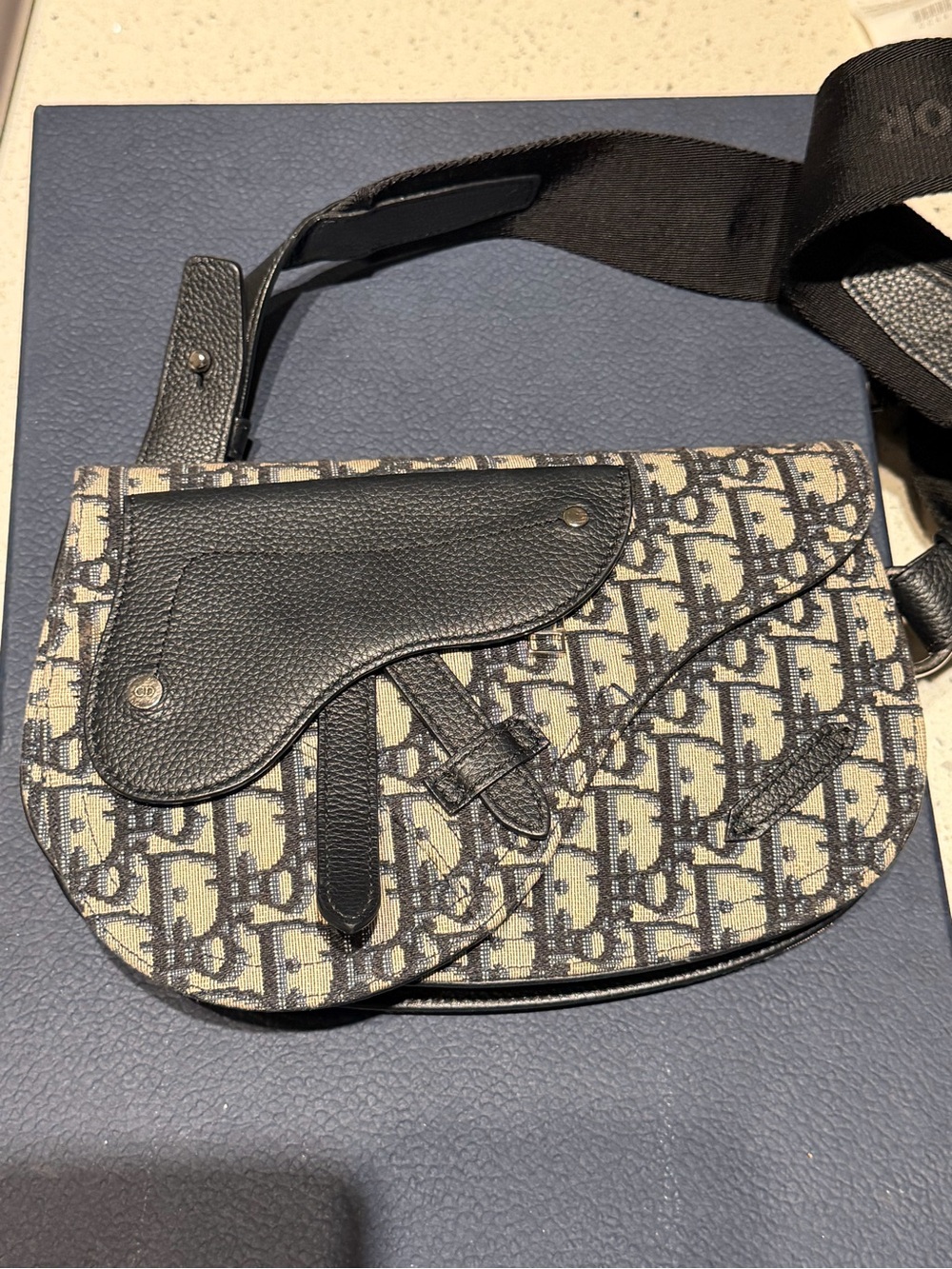 ❌SOLD❌ $2,900 Dior Saddle Messenger Bag in Blue and Beige Oblique - Picture 4 of 10